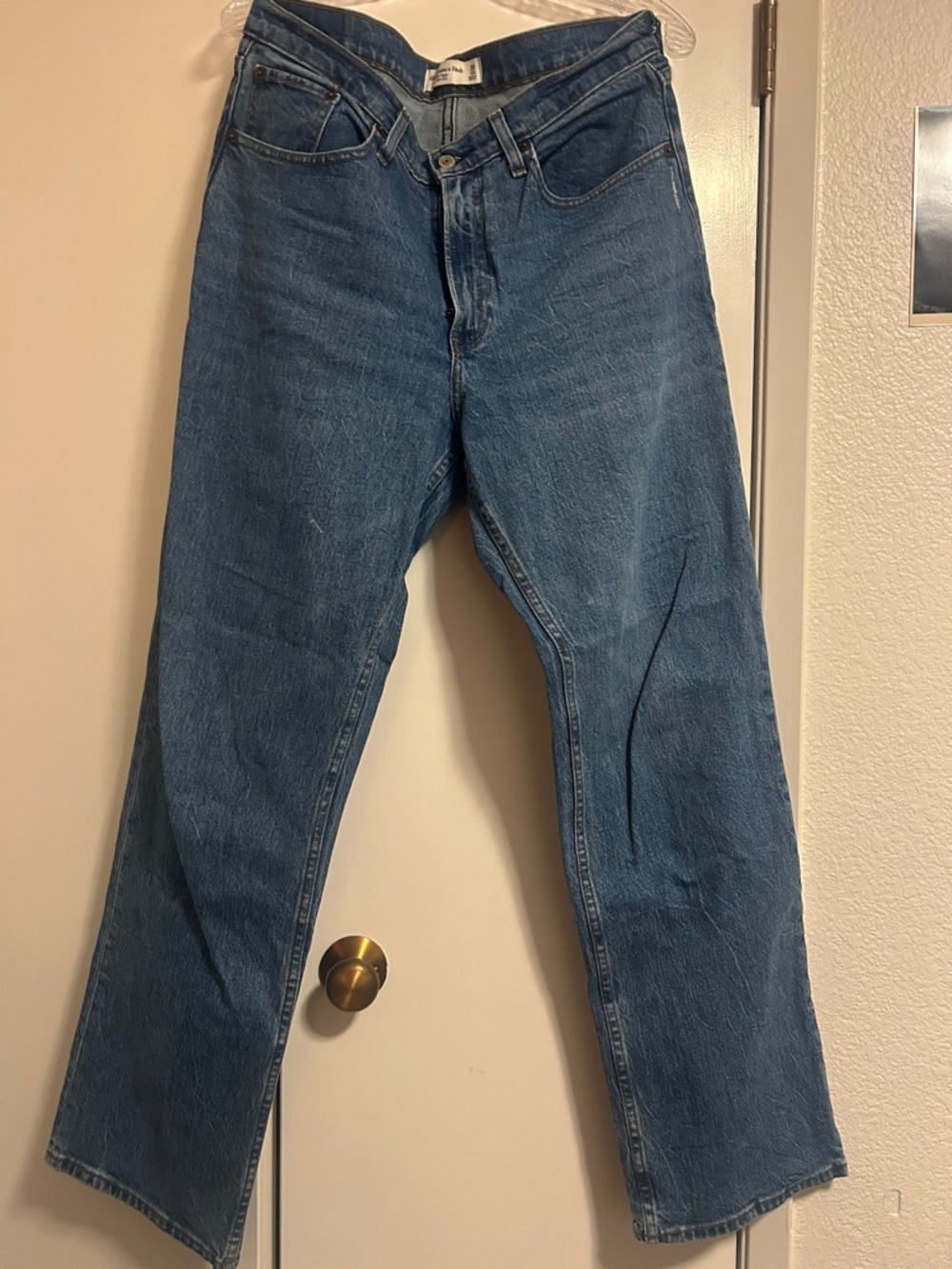 Abercrombie & Fitch Women’s The Baggy Mid Rise Jean Medium/Dark wash 30L (10L)